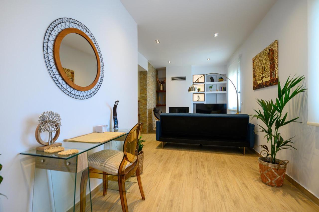 Chic Apartment In Nature, 5-Min Walk To The Beach Kalamata Eksteriør billede