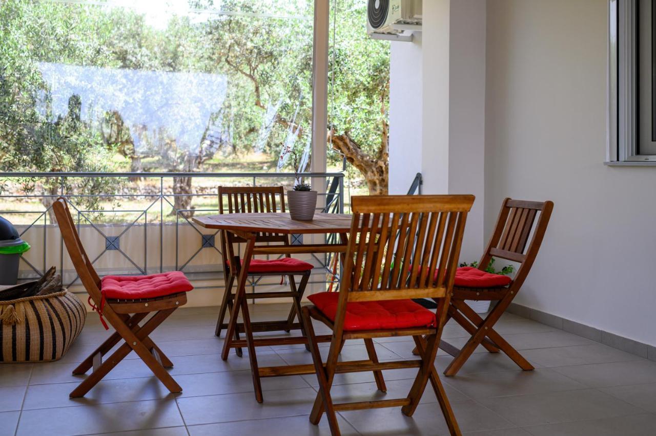 Chic Apartment In Nature, 5-Min Walk To The Beach Kalamata Eksteriør billede