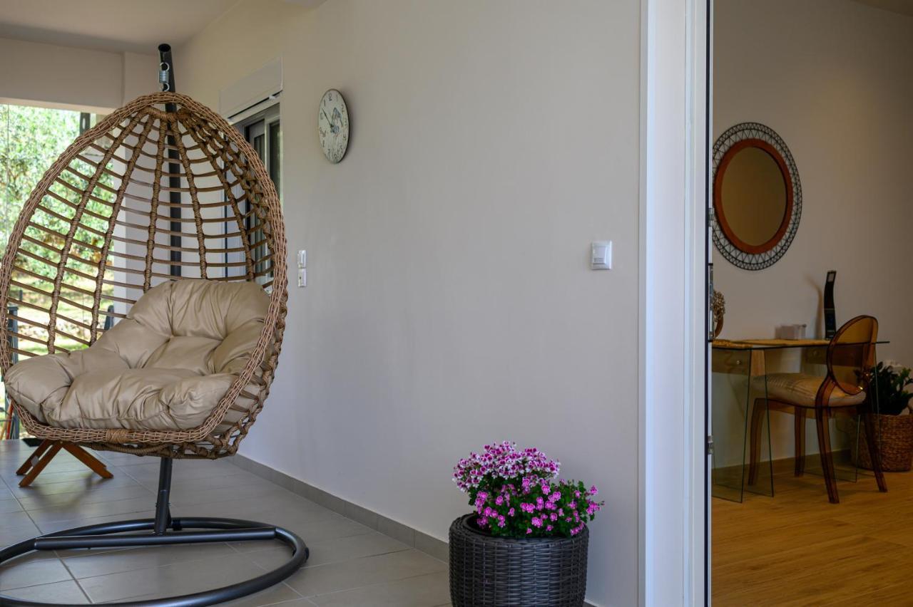 Chic Apartment In Nature, 5-Min Walk To The Beach Kalamata Eksteriør billede