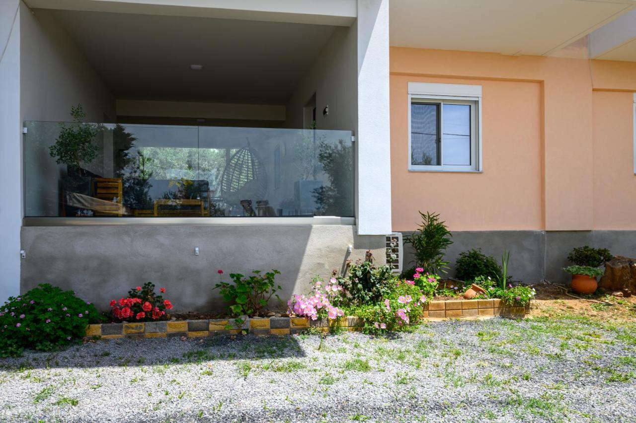 Chic Apartment In Nature, 5-Min Walk To The Beach Kalamata Eksteriør billede
