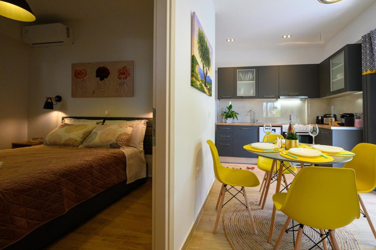 Chic Apartment In Nature, 5-Min Walk To The Beach Kalamata Eksteriør billede