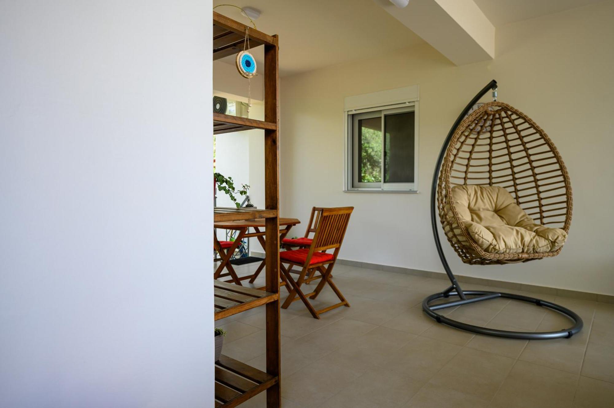 Chic Apartment In Nature, 5-Min Walk To The Beach Kalamata Eksteriør billede